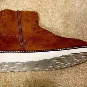 Universal Thread - brand new boots size 9- New with tags